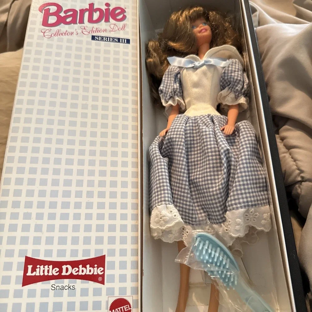 Little Debbie Collector's Edition Series III Barbie Doll‎ 1997 Missing Hat 4069
